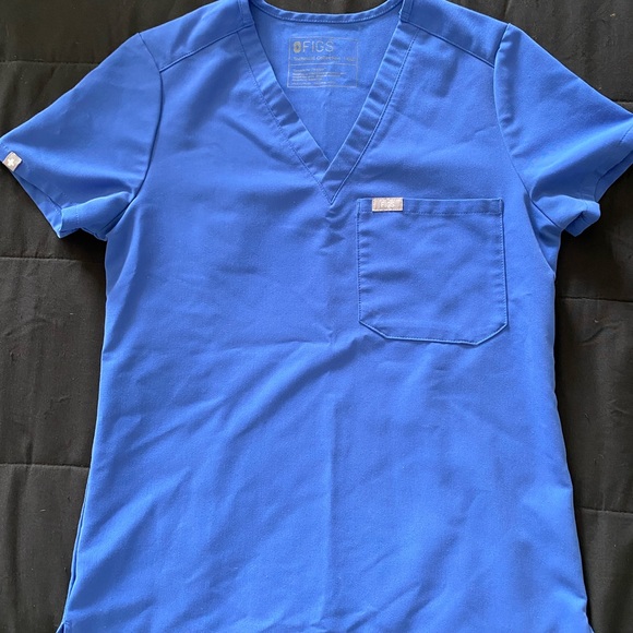 Figs Caterina One Pocket Scrub Top in Denim - Picture 2 of 3